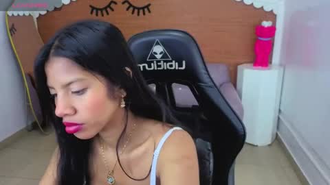 emily_smith_t online show from June 6, 12:43 pm