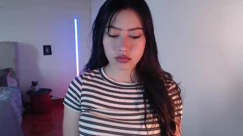 Snapshot of emily_swan_04 chatting on January 13, 6:59 pm Emily  Swan online show from January 13, 6:59 pm