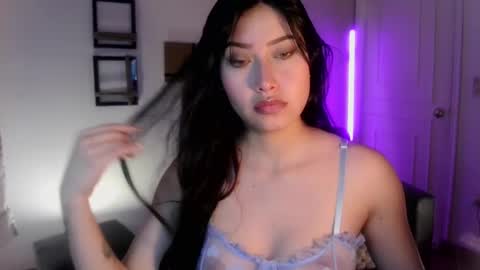 Snapshot of emily_swan_04 chatting on February 15, 2:15 am Emily  Swan online show from February 15, 2:15 am