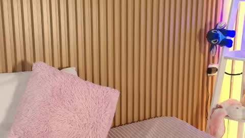 Snapshot of emily_sweett12 chatting on May 1, 1:26 pm Emily online show from May 1, 1:26 pm
