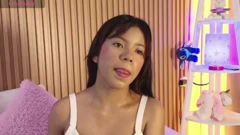 Snapshot of emily_sweett12 chatting on May 7, 11:59 am Emily online show from May 7, 11:59 am