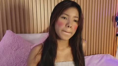 Snapshot of emily_sweett12 chatting on May 13, 12:13 pm Emily online show from May 13, 12:13 pm