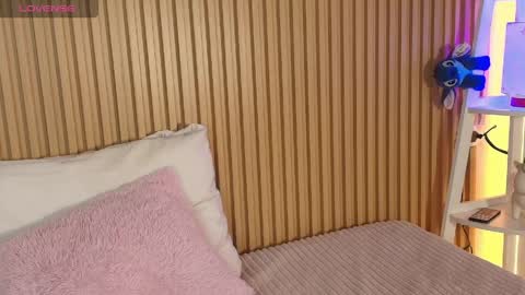 Snapshot of emily_sweett12 chatting on June 1, 12:07 pm Emily online show from June 1, 12:07 pm