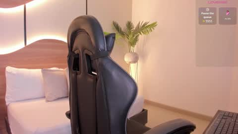 Snapshot of emily_tolson chatting on November 27, 7:05 pm emily_tolson online show from November 27, 7:05 pm