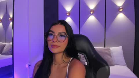 emily_tolson online show from May 29, 8:18 pm