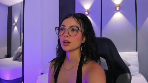 emily_tolson online show from June 25, 7:18 pm