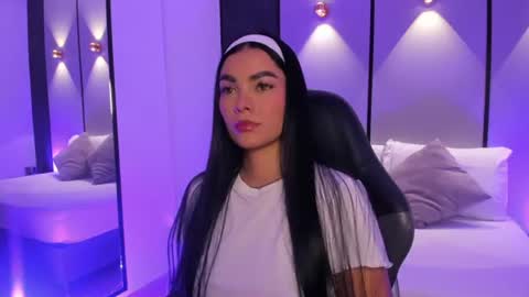 emily_tolson online show from July 1, 7:24 pm