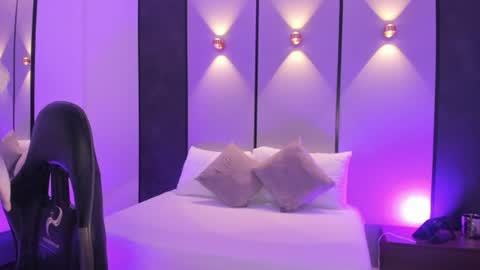 emily_tolson online show from July 17, 7:19 pm