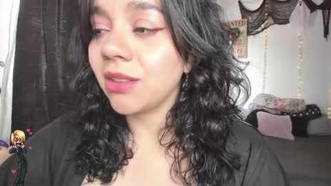 Snapshot of emily_vader chatting on October 29, 5:14 pm emily_vader online show from October 29, 5:14 pm