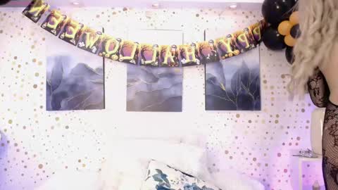 Snapshot of emily_vaughan chatting on October 14, 4:57 am Emily. online show from October 14, 4:57 am