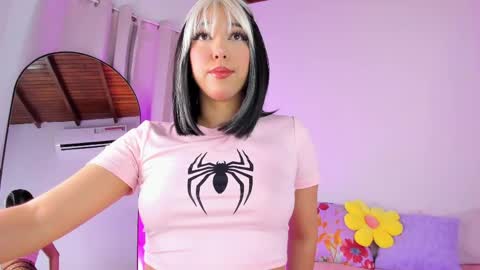 emily_walker4 online show from April 18, 2:37 am