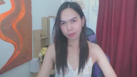 emily_xo143 online show from May 25, 11:05 am
