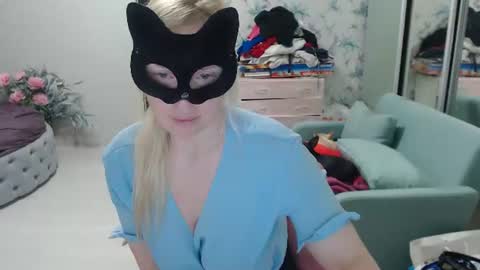 Emily online show from June 25, 7:40 pm