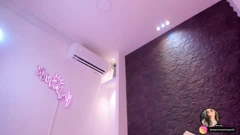 emilyallen_1 online show from November 20, 4:01 am