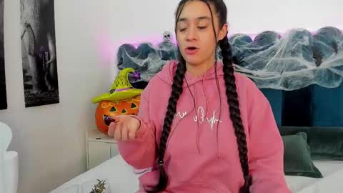 Snapshot of emilyandmarco_ chatting on October 24, 11:34 pm Emilyyy online show from October 24, 11:34 pm