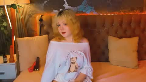 Snapshot of emilyangels chatting on May 20, 6:30 am Baby Emelli online show from May 20, 6:30 am