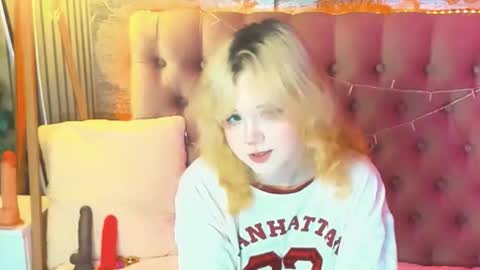 Snapshot of emilyangels chatting on May 21, 6:20 am Baby Emelli online show from May 21, 6:20 am