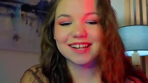 Snapshot of emilyart_ chatting on December 5, 9:06 pm artist Emily online show from December 5, 9:06 pm