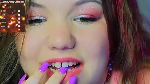 Snapshot of emilyart_ chatting on December 20, 11:05 pm artist Emily online show from December 20, 11:05 pm