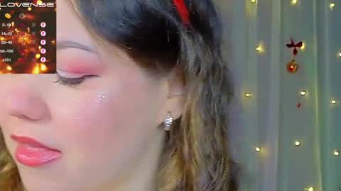 Snapshot of emilyart_ chatting on January 1, 8:15 pm artist Emily online show from January 1, 8:15 pm