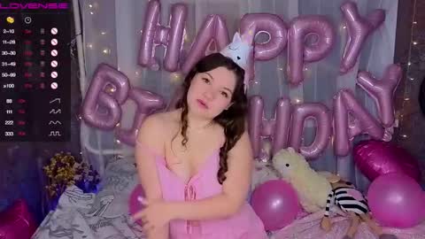 Snapshot of emilyart_ chatting on October 5, 6:28 pm artist Emily online show from October 5, 6:28 pm