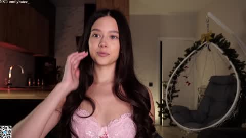 Snapshot of emilybatee chatting on March 4, 6:58 pm emilybatee online show from March 4, 6:58 pm