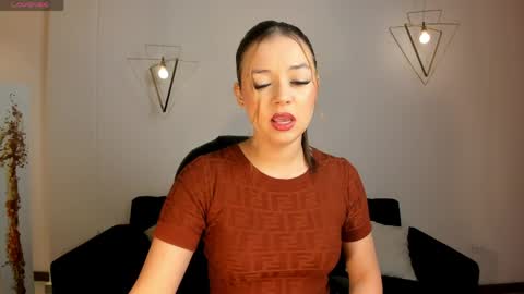 Snapshot of emilycarterr_ chatting on May 2, 10:31 am Emily Carter online show from May 2, 10:31 am