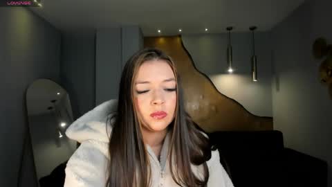 Snapshot of emilycarterr_ chatting on May 4, 10:33 am Emily Carter online show from May 4, 10:33 am