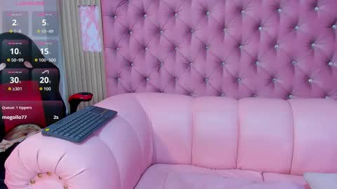 Emily online show from December 4, 4:27 pm