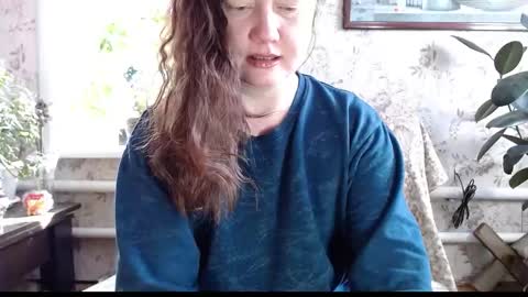 EmilyDoth online show from March 17, 8:39 am