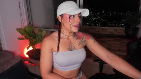 Snapshot of emilyfitness8 chatting on January 10, 3:50 am emily online show from January 10, 3:50 am