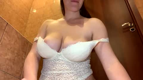 emilygibbes online show from October 21, 10:43 pm