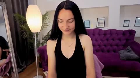 Snapshot of emilygreyy__ chatting on June 8, 1:28 am emilygreyy__ online show from June 8, 1:28 am