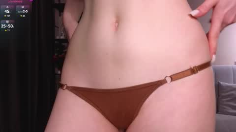 Snapshot of emilyhalden chatting on January 16, 4:16 am Emi online show from January 16, 4:16 am