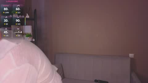 Snapshot of emilyhalden chatting on February 24, 4:32 am Emi online show from February 24, 4:32 am