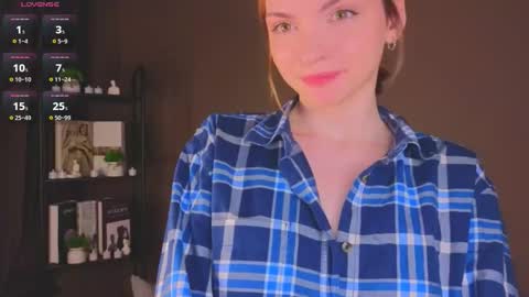 Snapshot of emilyhalden chatting on February 27, 12:43 am Emi online show from February 27, 12:43 am