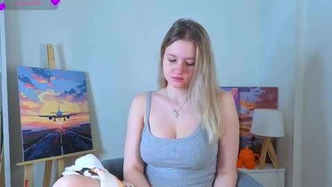 Emi online show from November 16, 1:33 am