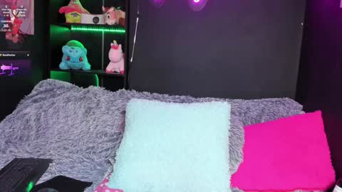 Emily Jhonson online show from January 9, 4:49 pm