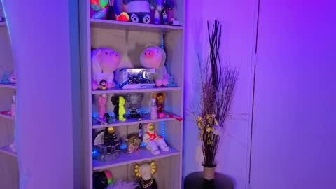 Snapshot of emilykarterr chatting on May 11, 3:40 pm VALEEEN online show from May 11, 3:40 pm
