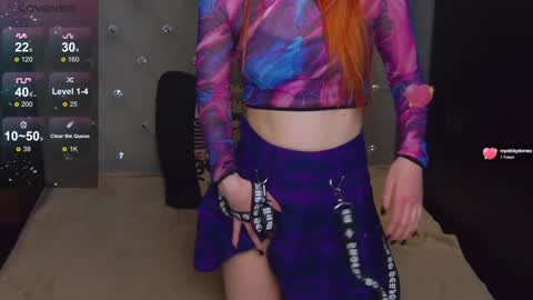 Snapshot of emilykents chatting on December 14, 6:35 am EmilyKents online show from December 14, 6:35 am