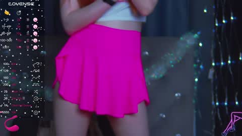 Snapshot of emilykents chatting on December 23, 4:44 am EmilyKents online show from December 23, 4:44 am