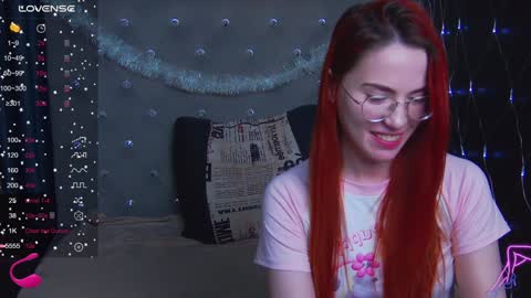 Snapshot of emilykents chatting on December 23, 10:53 am EmilyKents online show from December 23, 10:53 am