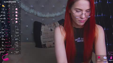 Snapshot of emilykents chatting on December 26, 7:24 am EmilyKents online show from December 26, 7:24 am