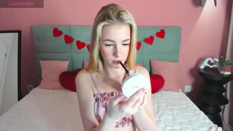 emilymagnificent online show from February 10, 1:43 am