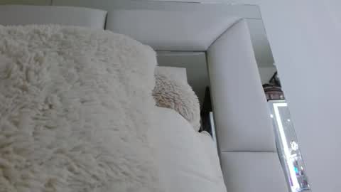 Snapshot of emilymonrro chatting on December 4, 7:12 pm emily monrro online show from December 4, 7:12 pm