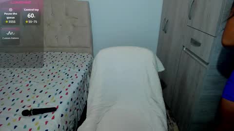 Snapshot of emilypink_1 chatting on December 3, 1:42 pm Emily online show from December 3, 1:42 pm