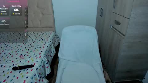 Snapshot of emilypink_1 chatting on December 16, 11:37 am Emily online show from December 16, 11:37 am