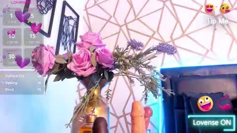 Snapshot of emilyrosee1 chatting on February 16, 3:26 am online show from February 16, 3:26 am