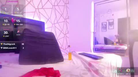 Snapshot of emilyrosee1 chatting on February 17, 1:58 am online show from February 17, 1:58 am