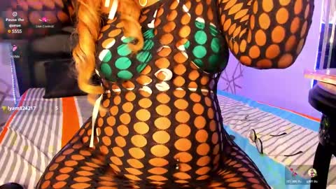 Snapshot of emilyrosee1 chatting on March 5, 2:46 am online show from March 5, 2:46 am